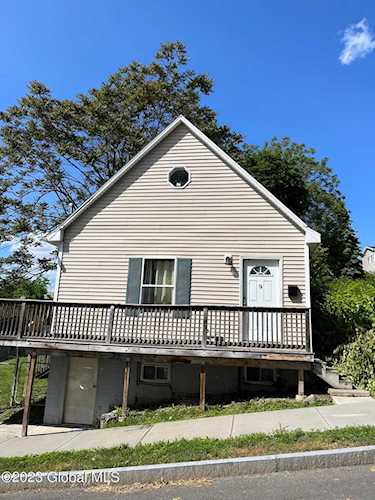 9 Pine St St Rensselaer, NY 12144