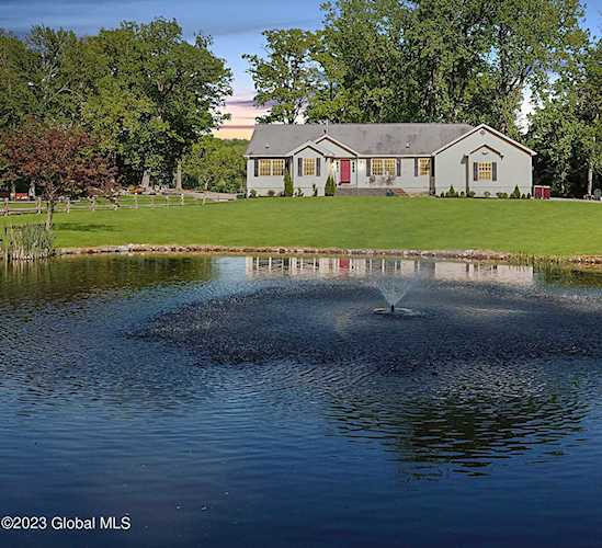 23 Riverside Dr Stillwater, NY 12170