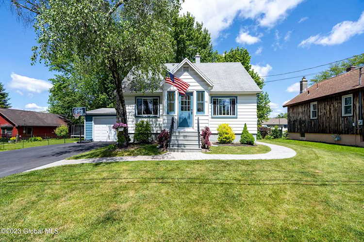 40 New Jersey Ave Rensselaer, NY 12144