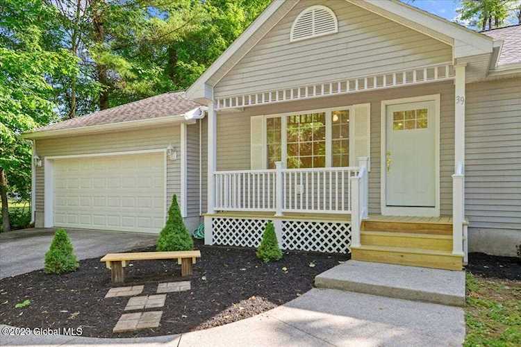 39 Stewart Dr Lake Luzerne, NY 12846