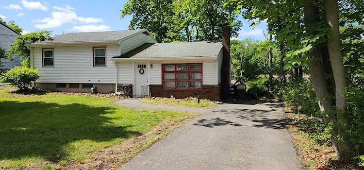 83 Riverbank Rd Saugus, MA 01906