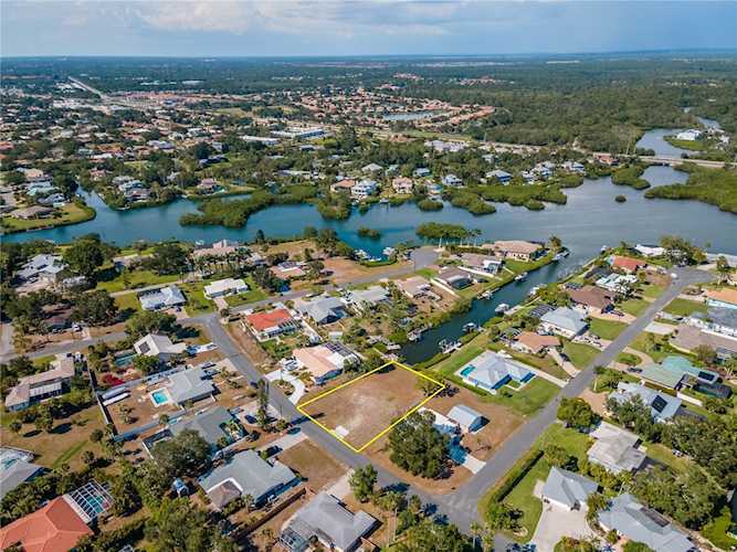 458 N Shore Dr Osprey, FL 34229