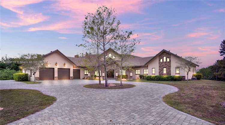 9401 NW 44th Pl Coral Springs, FL 33065