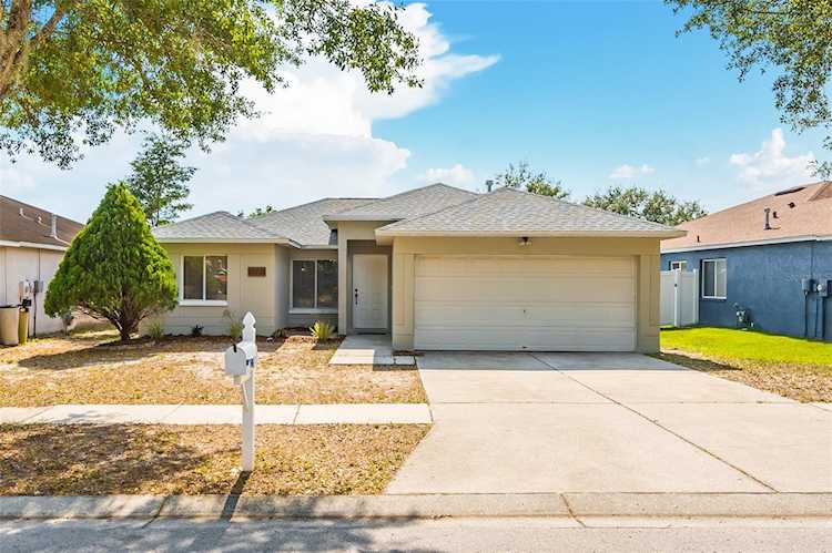 3227 Summer Cruise Dr Valrico, FL 33594
