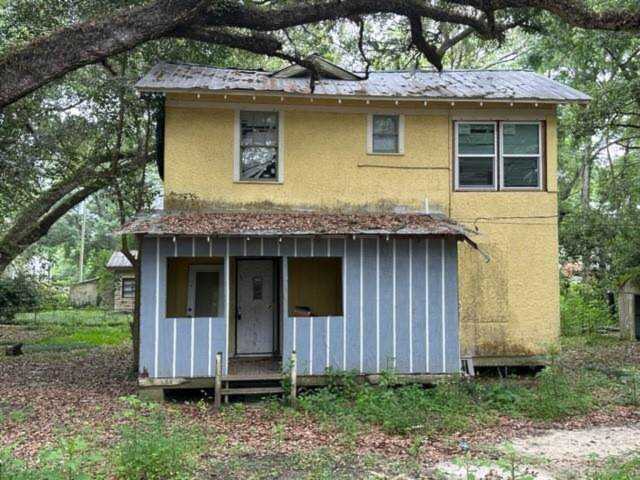 210 4th Street Chickasaw, AL 36611