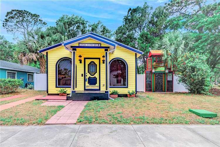 1326 11th St W Bradenton, FL 34205