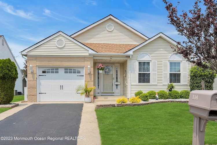 114 Portsmouth Dr Toms River, NJ 08757