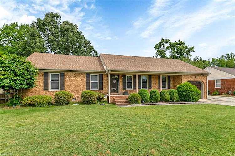 912 Weeping Willow Dr Chesapeake, VA 23322