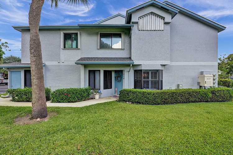 604 Harbour Pointe Way Greenacres, FL 33413