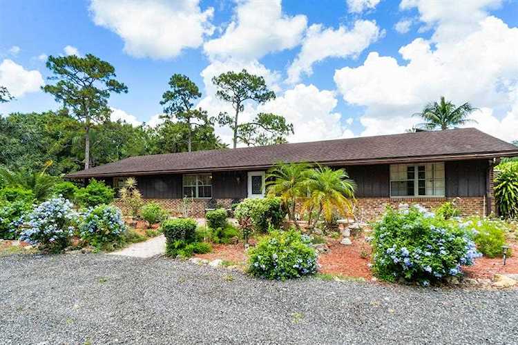 3208 A Road Loxahatchee Groves, FL 33470