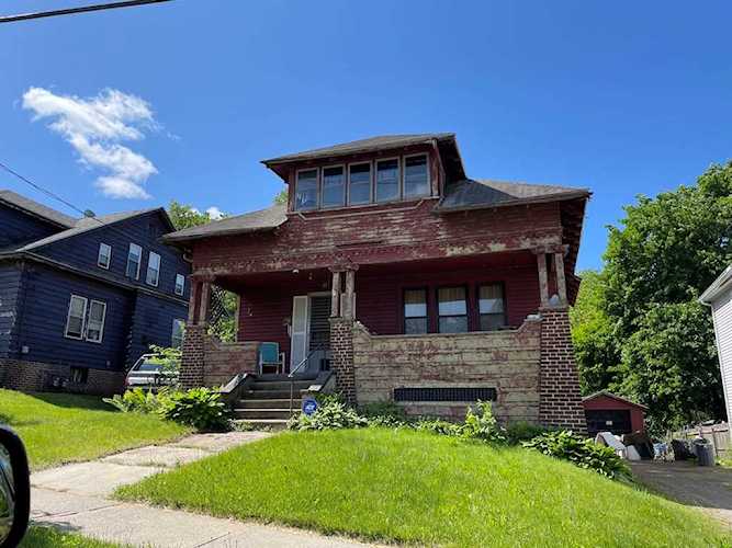 17 Ellerton St Chicopee, MA 01020