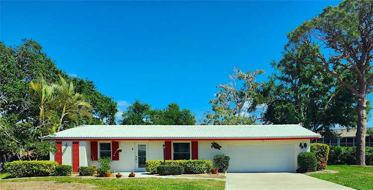 4 Oakwood Dr N Englewood, FL 34223
