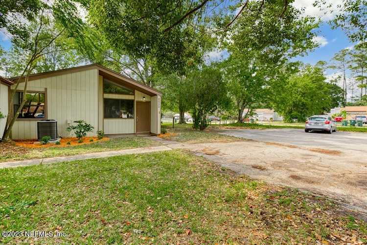8030 San Jose Village LN Jacksonville, FL 32217