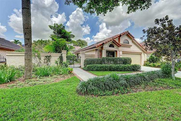 693 NW 38th Terrace Deerfield Beach, FL 33442