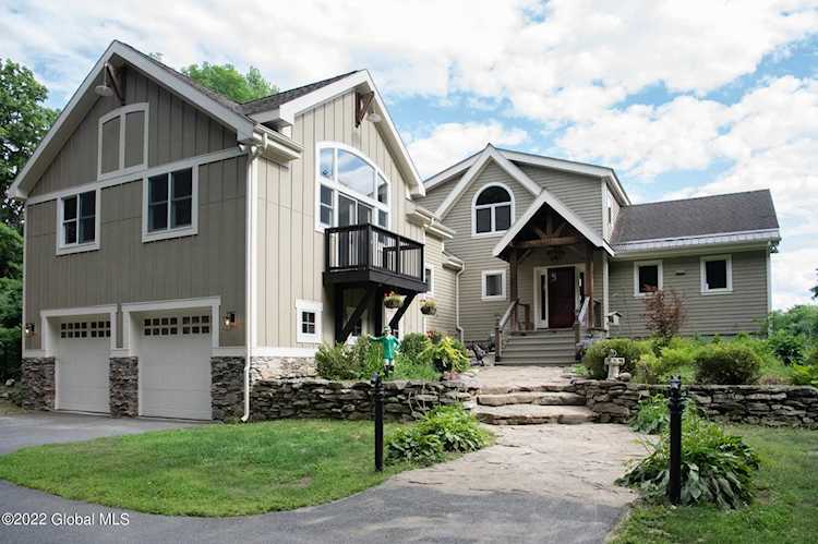 15 Middle Grove Rd Greenfield Center, NY 12833