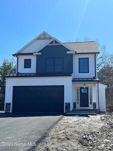 13 Woodland Hl Rd Wynantskill, NY 12198