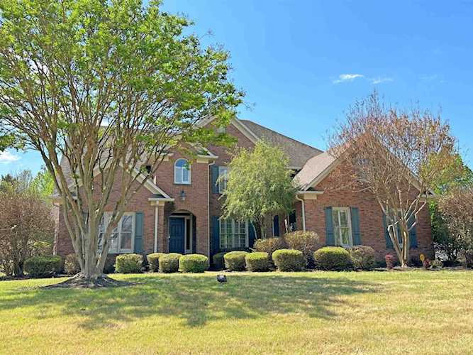 Haltom Real Estate, local REALTORS® Specialize in Selling Homes in Jackson, TN & Surrounding Areas : Madison County, Henderson County, Carroll County, Gibson County, Chester County, Hardeman County, Crockett County Photo 1