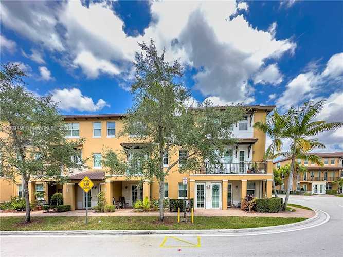 865 SW 147th Ave #1908 Pembroke Pines, FL 33027