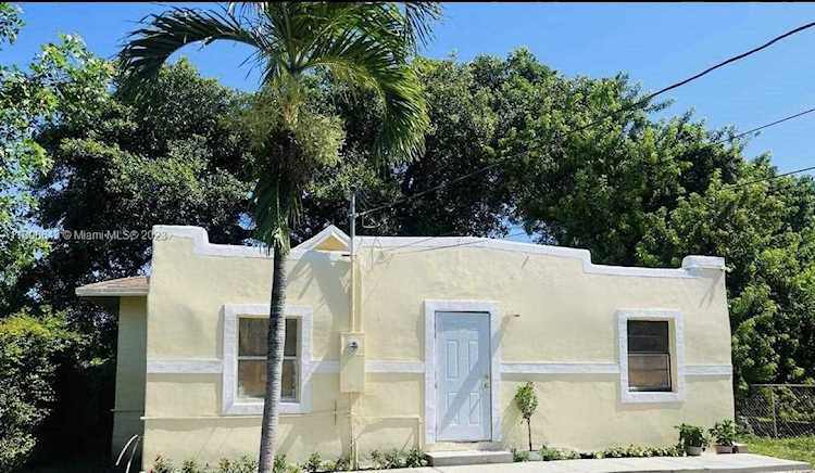 1137 NW 58th Ter Miami, FL 33127 | MLS A11390643 Photo 1