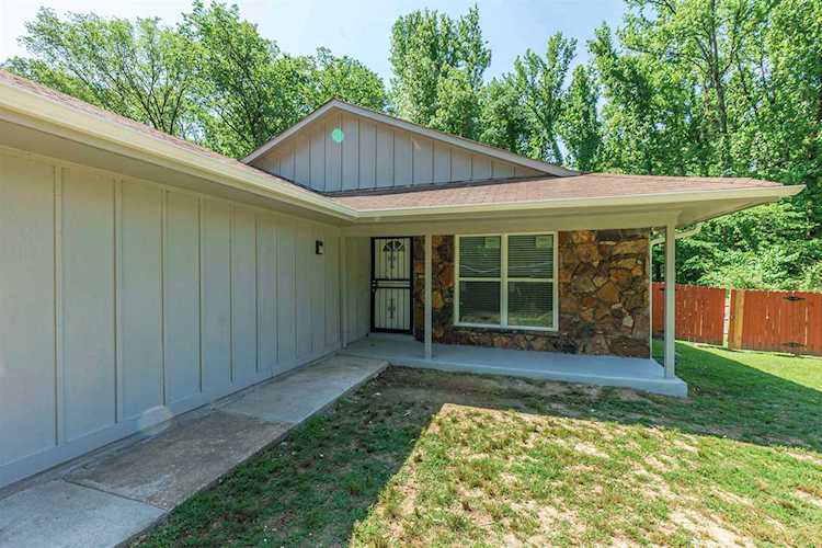 1385 W Shelby Dr Memphis, TN 38109