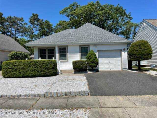 2362 Mount Hood Ln Toms River, NJ 08753
