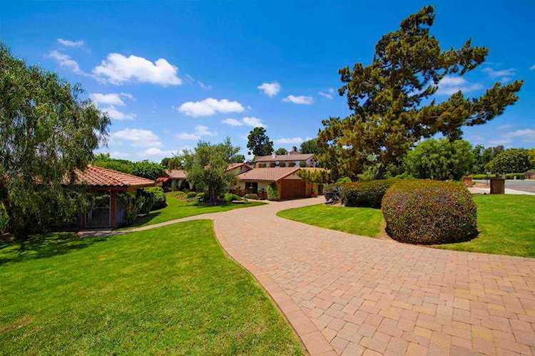 1355 Leland Way Escondido, CA 92026