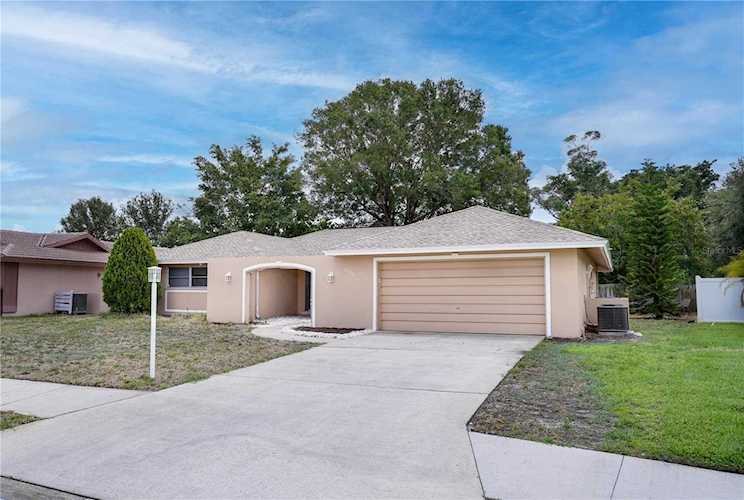 8060 Canterbury CIRCLE Seminole, FL 33777