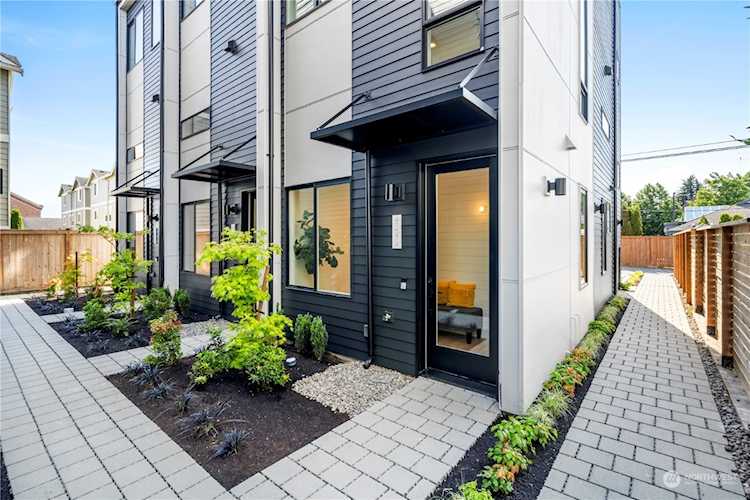 4107 A 42nd Ave SW Seattle, WA 98116