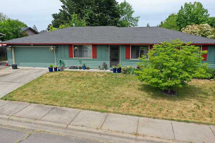 537 Bell Rd Talent, OR 97540