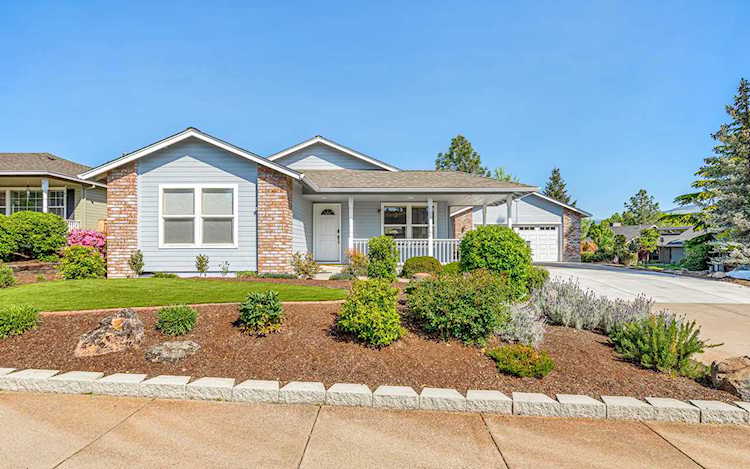 798 St. Andrews Circle Ashland, OR 97520