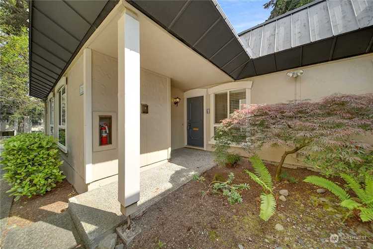 1611 102nd Place NE #C1 Bellevue, WA 98004