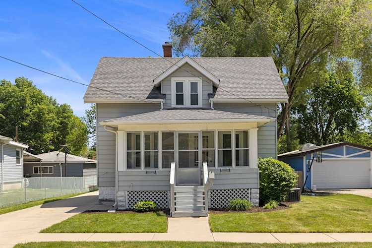 831 N View St Aurora, IL 60506