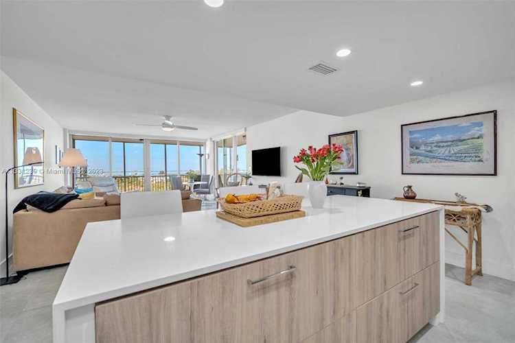 150 Ocean Lane Dr #9D Key Biscayne, FL 33149