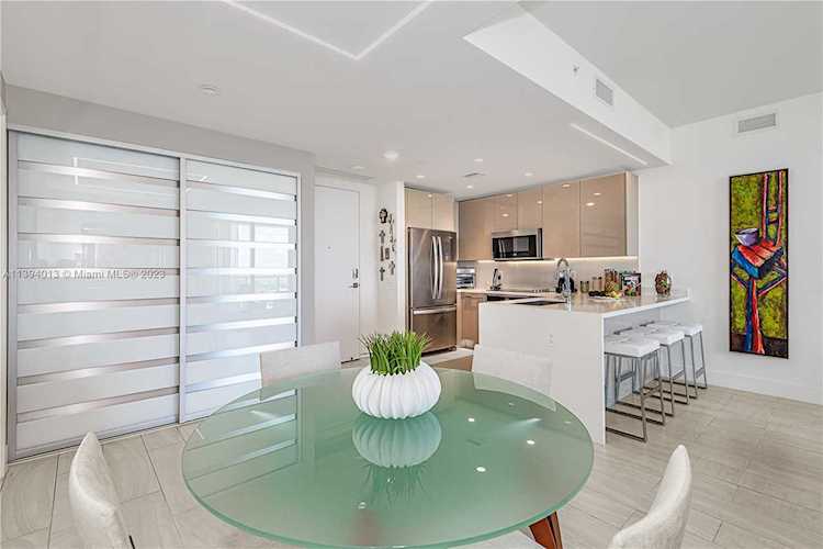 2000 Metropica Way #1411 Sunrise, FL 33323