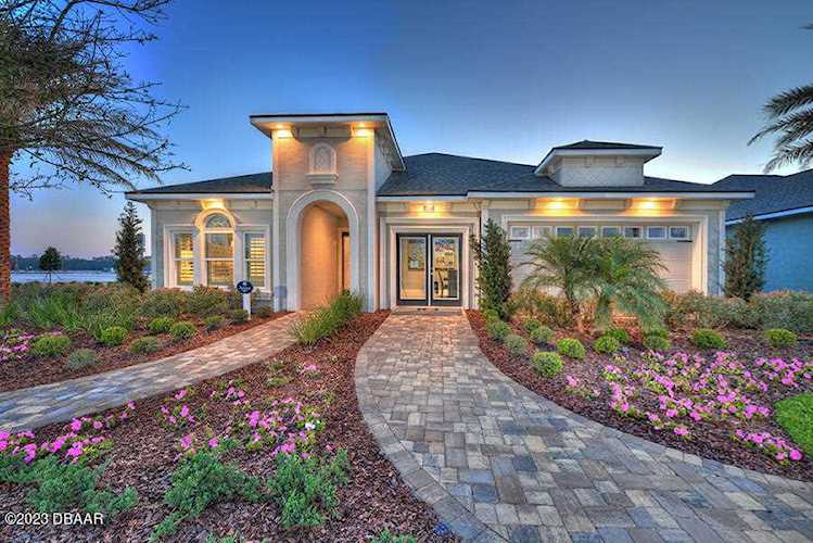 697 Mosaic Boulevard Daytona Beach, FL 32124