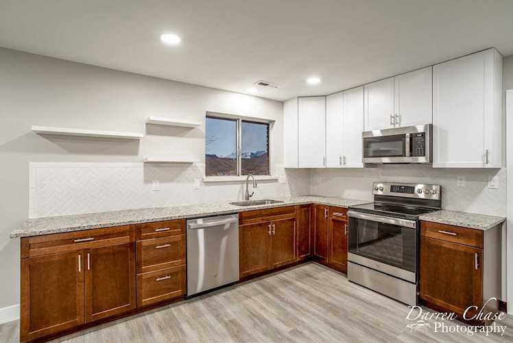 2827 Circle Dr DR Santa Clara, UT 84765