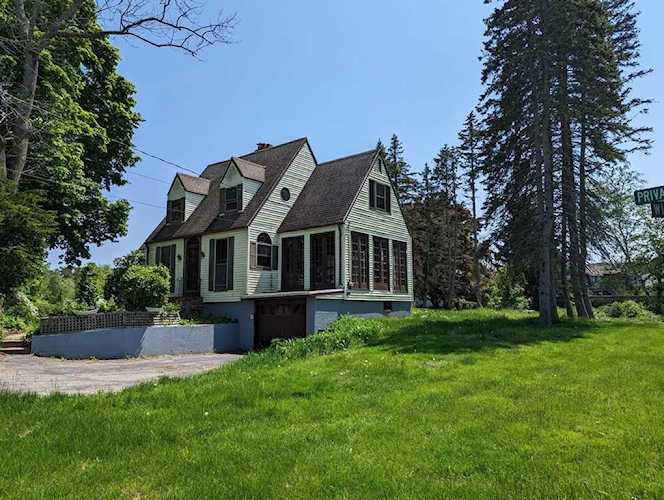 11 Fairview Dr Portsmouth, NH 03801