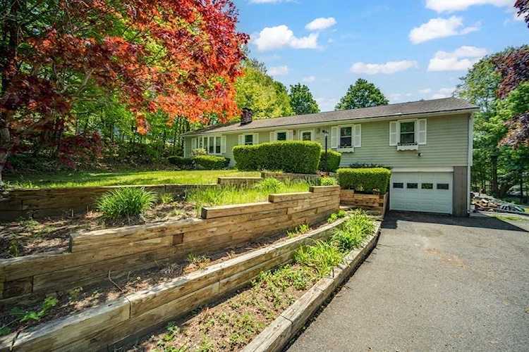505 Allen Rd Belchertown, MA 01007
