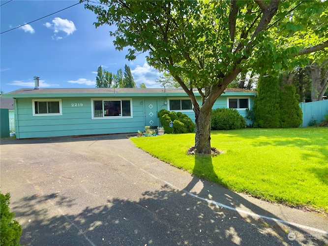 2219 SW 329th Place Federal Way, WA 98023