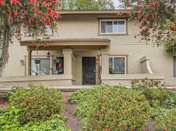 9043 Fanita Rancho Road Santee, CA 92071