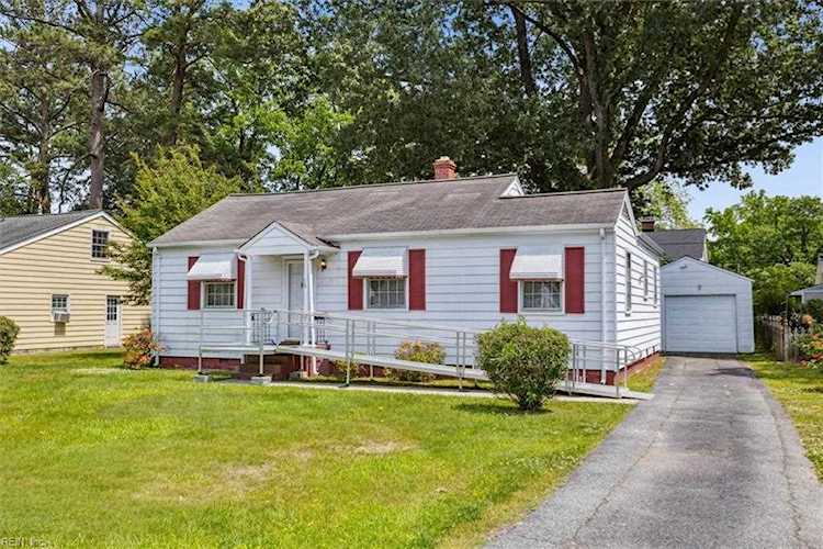 16 Fontaine Rd Newport News, VA 23601