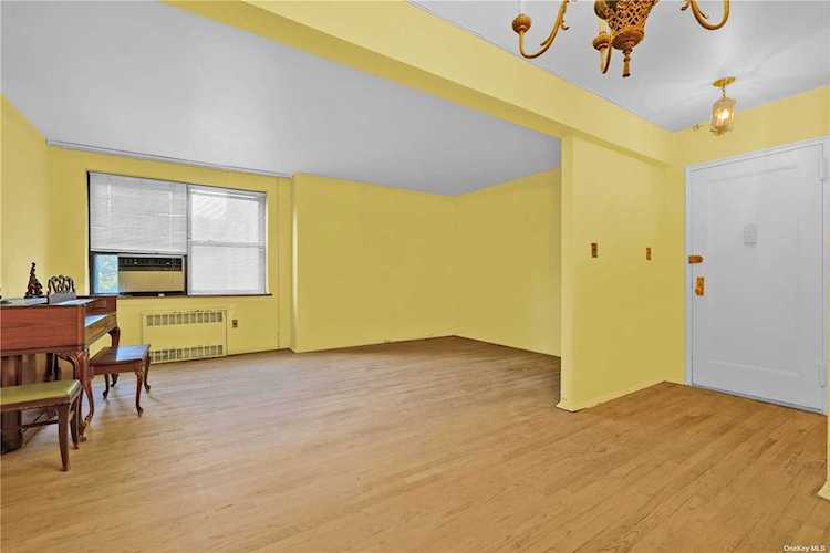 29-14 139th Street #4B Flushing, NY 11354