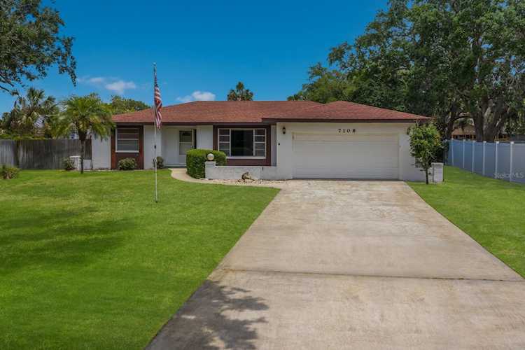 7108 11th Ave NW Bradenton, FL 34209