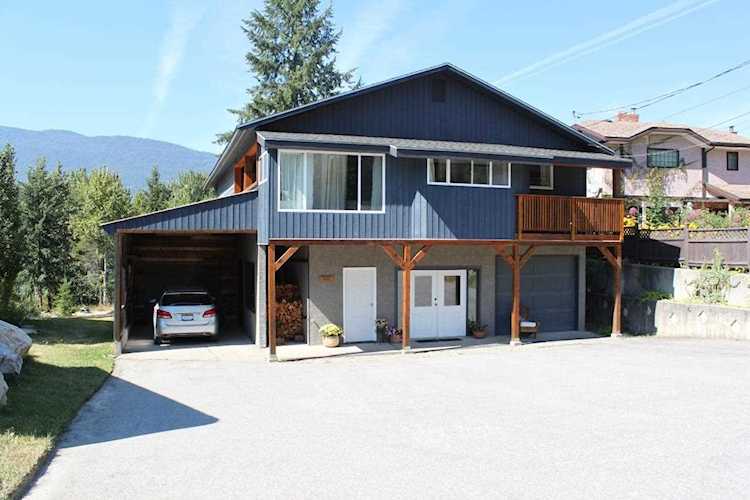 206 10th Avenue NW Nakusp, BC V0G1R0