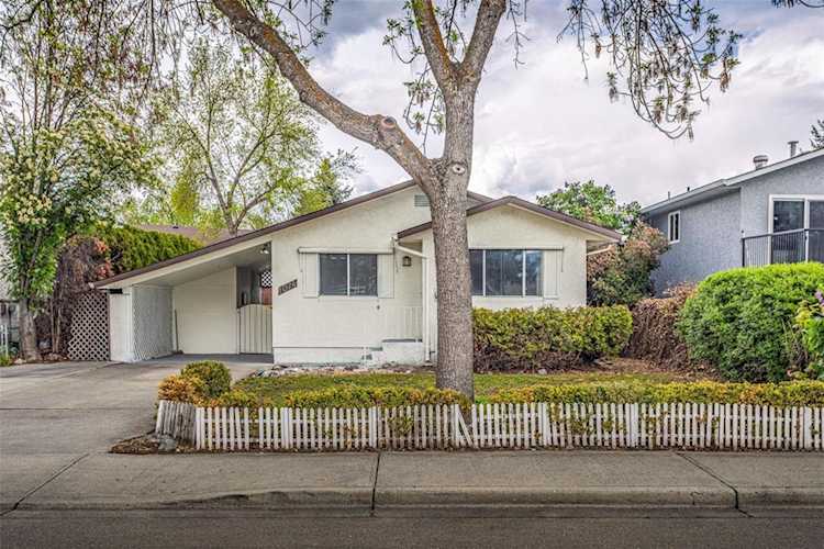 1074 Raymer Avenue Kelowna, BC V1Y4Z9