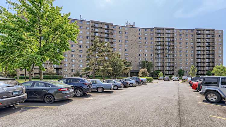 6340 Americana Dr #1106 Willowbrook, IL 60527