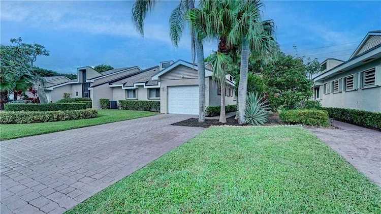 6959 Fountains Cir Lake Worth, FL 33467