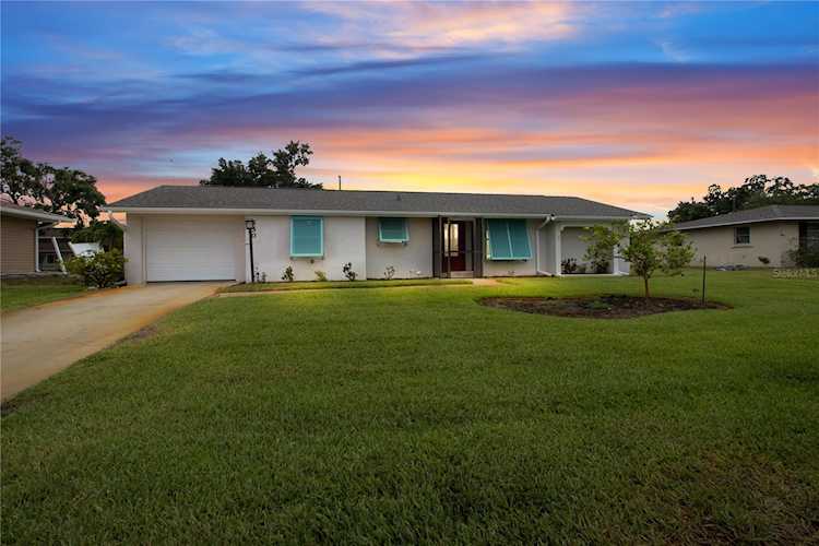 650 Hartford Dr NW Port Charlotte, FL 33952