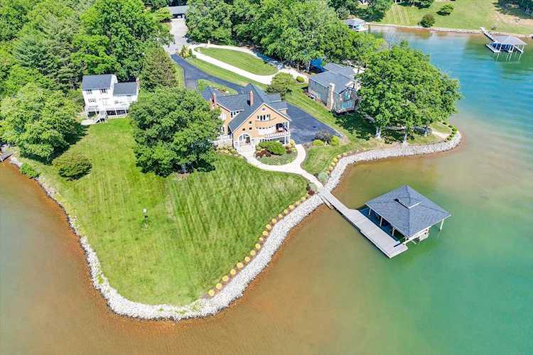 132 Tompkins Penhook, VA 24137
