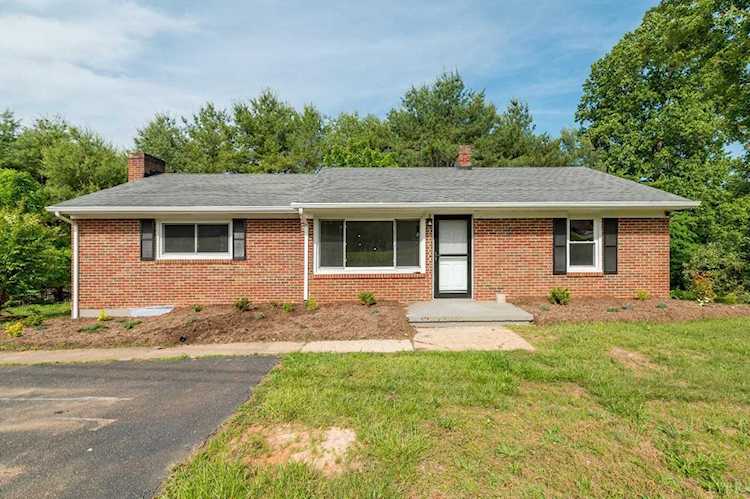 427 Breezewood Dr Lynchburg, VA 24502